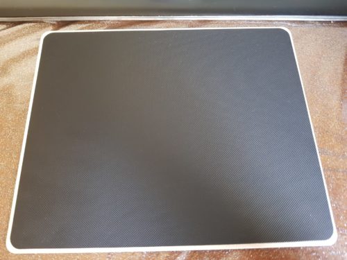 dessous du tapis de souris junya