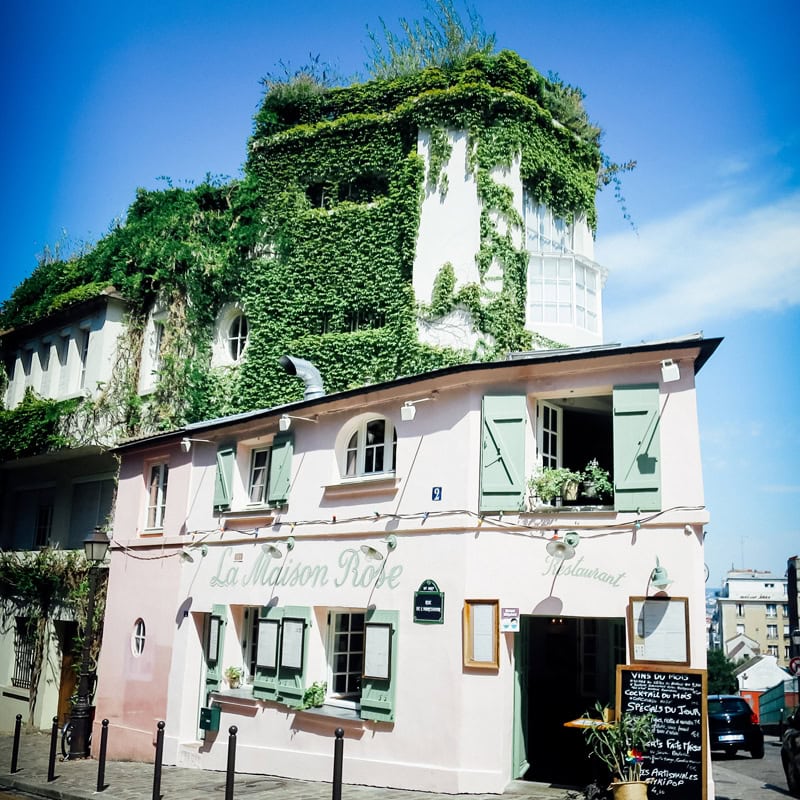 Restaurant La Maison Rouge avec plantes grimpantes
