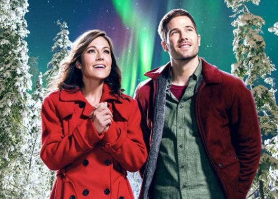 Affiche du téléfilm Christmas Land avec Nikki DeLoach et Luke Macfarlane sous un ciel étoilé et enneigé