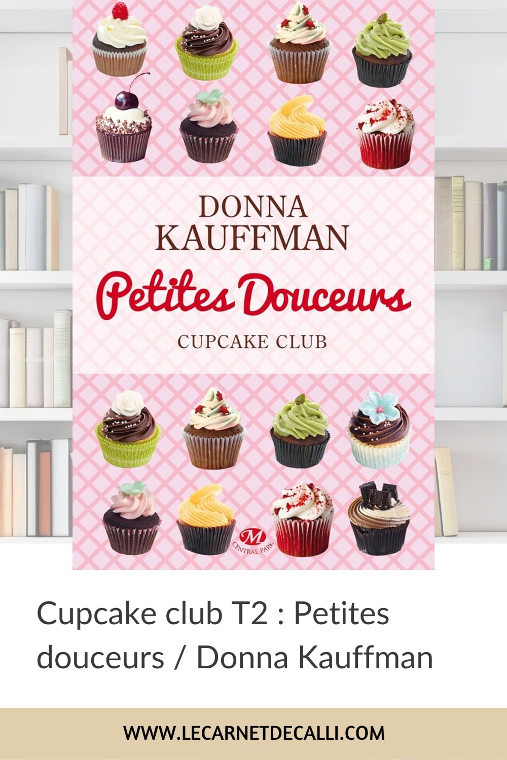 Couverture du roman Petites douceurs, Cupcake Club tome 2 de Donna Kauffman, avec des cupcakes colorés sur fond rose pastel.