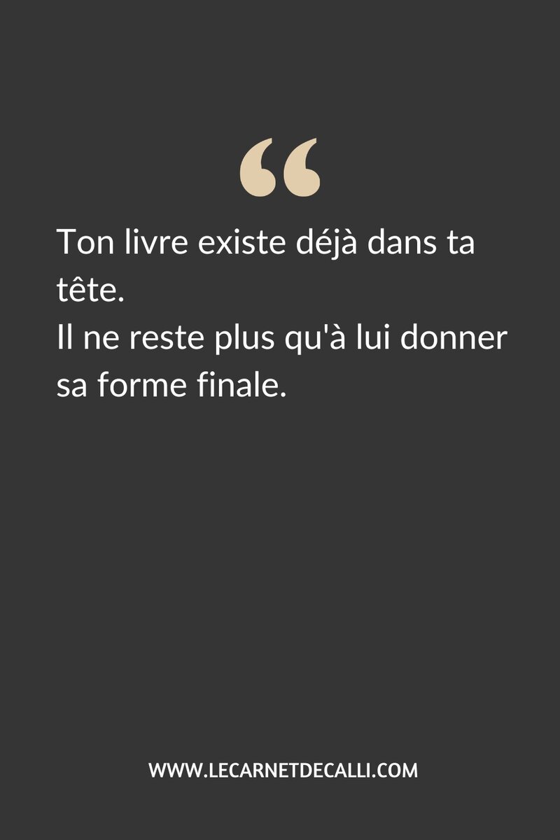 Épingle citation sur fond sombre : Ton livre existe déjà dans ta tête, il ne reste plus qu'à lui donner sa forme finale