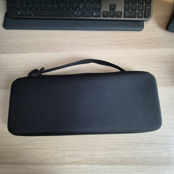 Housse de rangement Peyyargo noire pour clavier et souris Logitech, fermée