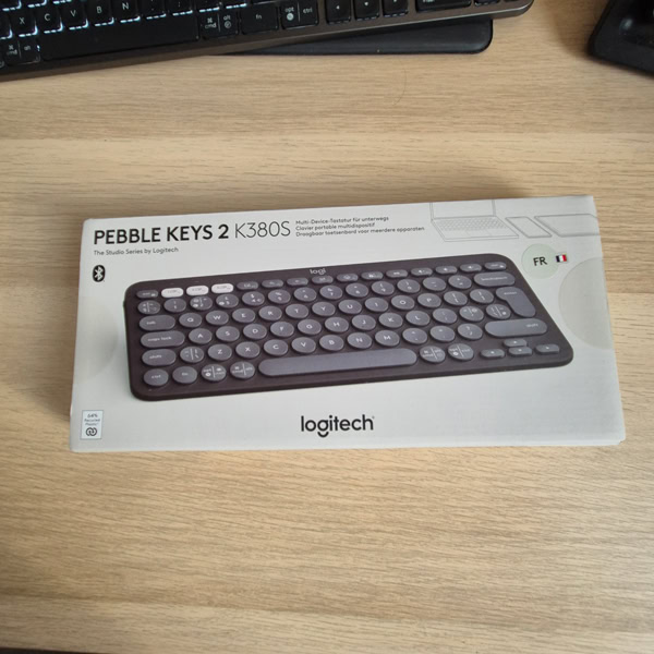 Boîte du Logitech Pebble Keys 2 K380s en coloris graphite