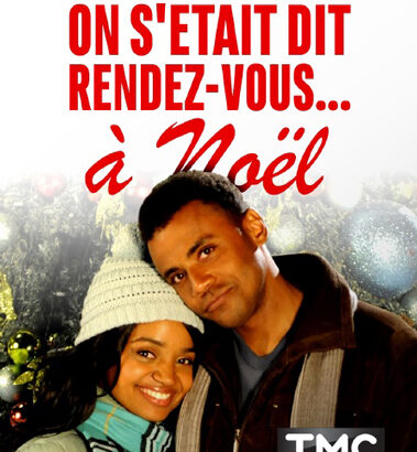 Affiche du film On s’était dit rendez-vous à Noël avec un couple devant un décor de Noël