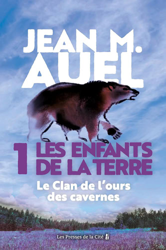 Couverture du roman Le Clan de l’ours des cavernes de Jean M. Auel, avec la silhouette d’un ours sous un ciel bleu