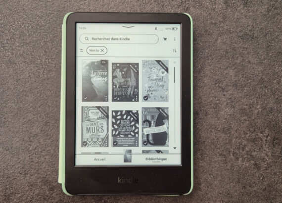 Ma Kindle 11e génération avec ma bibliothèque d'ebooks affichée